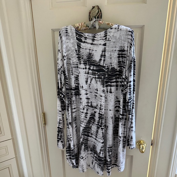 BRYN WALKER TUNIC TOP.....MARKED S BUT MEASURES L/XL....NEW CONDITION - Picture 3 of 11